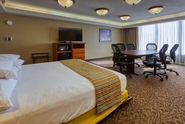 هتل Drury Inn & Suites Atlanta Airport