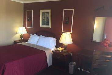 Отель Park Avenue Inn & Suites