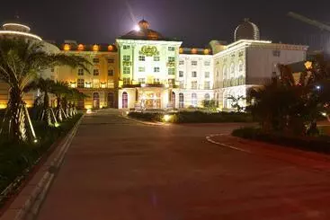 Hotel The Royal Pinnacle