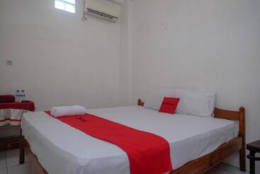 Reddoorz At H&w Hotel Solo