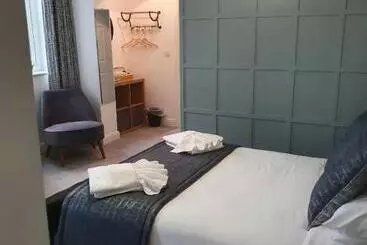 Bed and Breakfast Rooms At The Dressers Arms