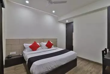 Hotel Capital O 41581 Hiriz