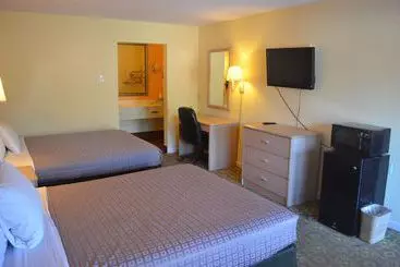 Summit Inn Hotel & Suites