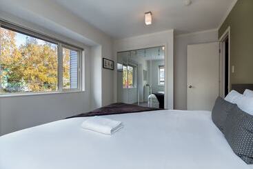 آپارتمان‌های توریست‌ها First Tracks By H2 Life