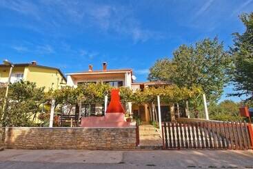 Tourist flats Apartments Dragica 929