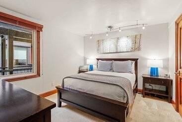 آپارتمان Fifth Avenue Condominiums By Frias