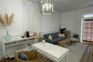 ホテル The Front Street Inn