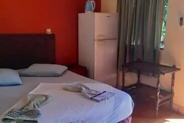 هتل Balneario Acuamanía