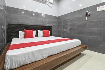 Hotelli Oyo 60785  Baba Deluxe