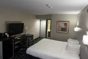 Отель Baymont By Wyndham Monroe Ohio