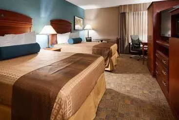 בית מלון כפרי Days Inn By Wyndham Englewood Dayton Airport