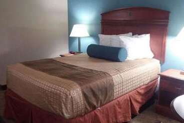 هتل Days Inn By Wyndham Englewood Dayton Airport