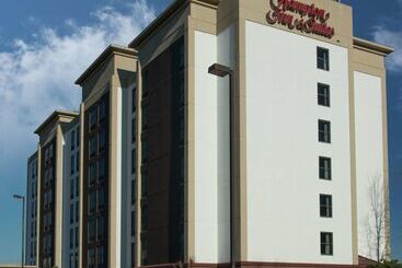 Отель Hampton Inn & Suites Jackson Coliseum