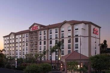 هتل Hampton Inn & Suites Anaheim Garden Grove