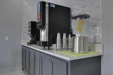 فندق Travelodge By Wyndham Calhoun South I75