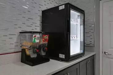 Отель Travelodge By Wyndham Calhoun South I75