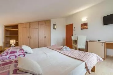 Apartments And Rooms By The Sea Vodice   6182