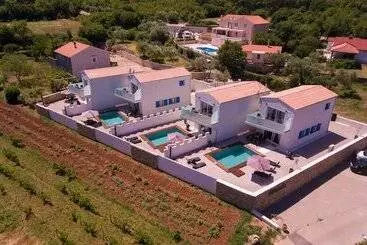 ツーリストアパートメント Pax Houses