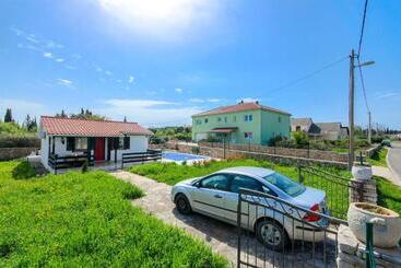 Vakantie-appartementen House Ara