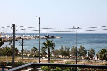 דירות לתיירים Unique Flat With Sea View At Edem Beach   A Seafront Property By Athenian Homes