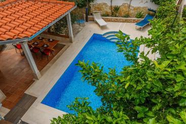 شقق خاصة سياحية Apartments Natalia