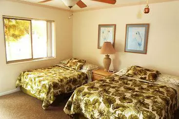 Hideaway Waterfront Resort &