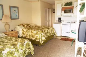 Hideaway Waterfront Resort &