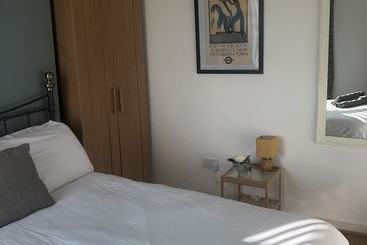 Пансион Double Rooms Near City Centre