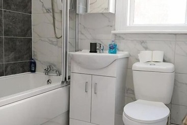 Pensió Lyndhurst House