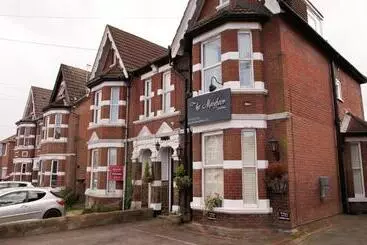 پانسیون The Mayfair Guest House Self Catering