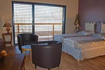 Aamiaismajoitus (B&B) Au Chant Du Riou