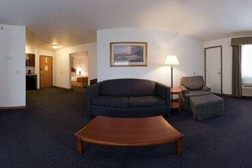 Отель Holiday Inn Express Mackinaw City, An Ihg