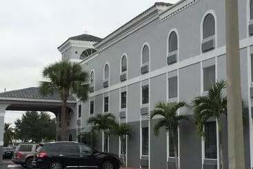 Отель Ruskin Inn Tampasun City Center