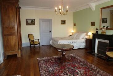 צימר Chateau De Clusors