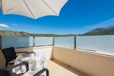 شقق خاصة سياحية Stunning Villa Sofia With Heated Pool In Split Hinterland