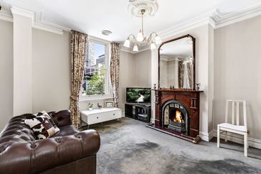 Hanna, 4bdr Melbourne Apartment