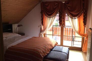 פנסיון Mountain View Rooms