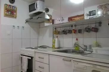 Turistlägenheter Homey 1 Br Apt