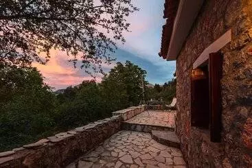 Appartements touristiques Escape In The Forest, Cosy Chalet With Home Cinema