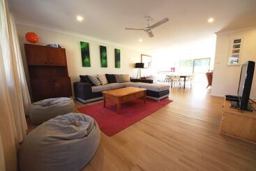 Turistlägenheter Barefoot Bungalow   Bring Your Own Linen