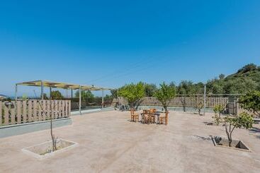 آپارتمان‌های توریست‌ها Zante Sky Suites