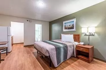 Апартаменты Hometowne Studios By Red Roof Atlanta Ne   Downtown Norcross