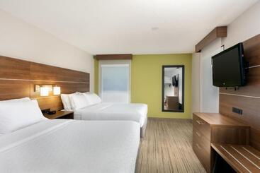 Отель Holiday Inn Express & Suites Milton East I 10, An Ihg
