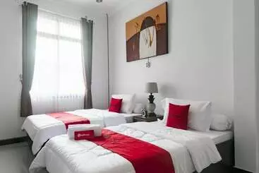 Pansiyon Reddoorz Syariah Plus Near Trans Studio Cibubur
