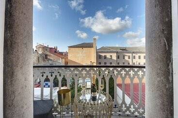 Apartamenty turystyczne Demartini Palace