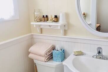 مبيت وإفطار Sesuit Harbor House