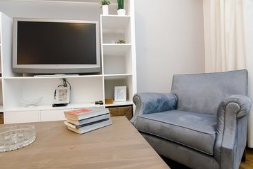 Ferienwohnungen Charming 2 Bdr Apt Next To Piraeus Port