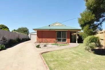 ツーリストアパートメント Serrell By The Sea