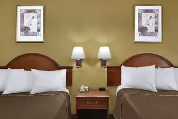 Howard Johnson By Wyndham Allentown/dorney Hotel & Suites