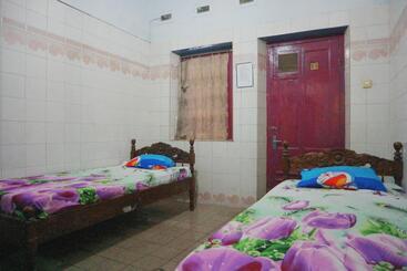 Отель Spot On 1972 Aman Family Inn